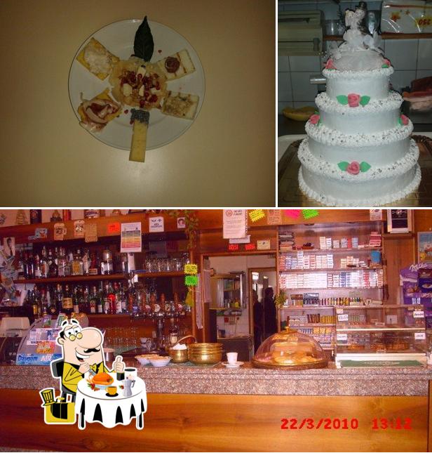 Dai un’occhiata alla immagine che mostra la cibo e bancone da bar di Bar Trattoria Croce Del Gallo S.A.S
