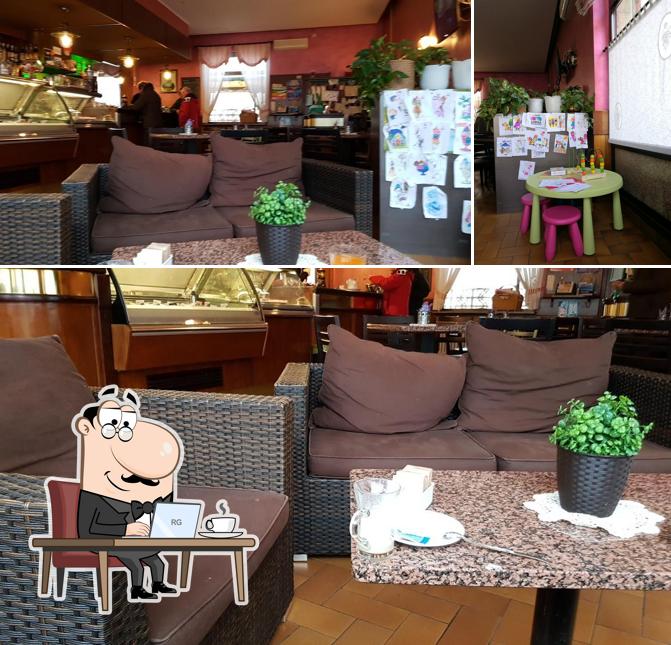 Siediti a un tavolo di Bar Gelateria Luksa