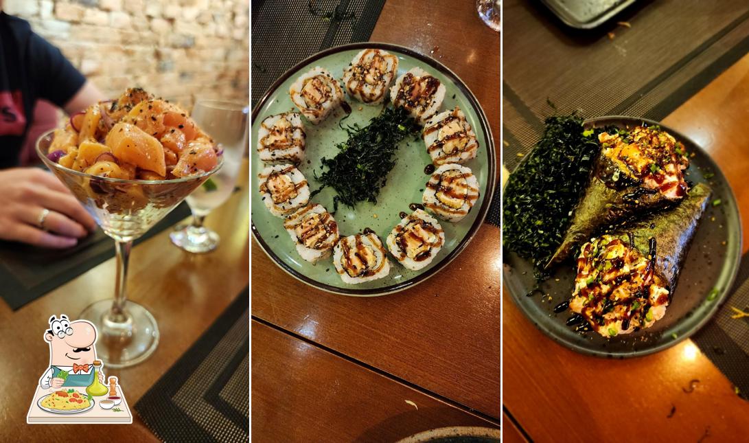Comida em Restaurante Família Regla
