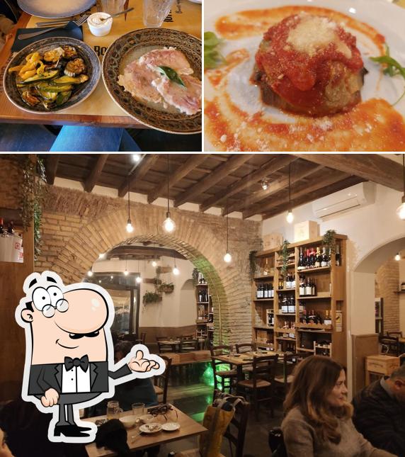 La interni e cibo del ristorante