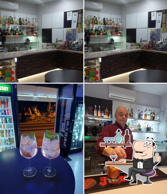 Gli interni di bar 888