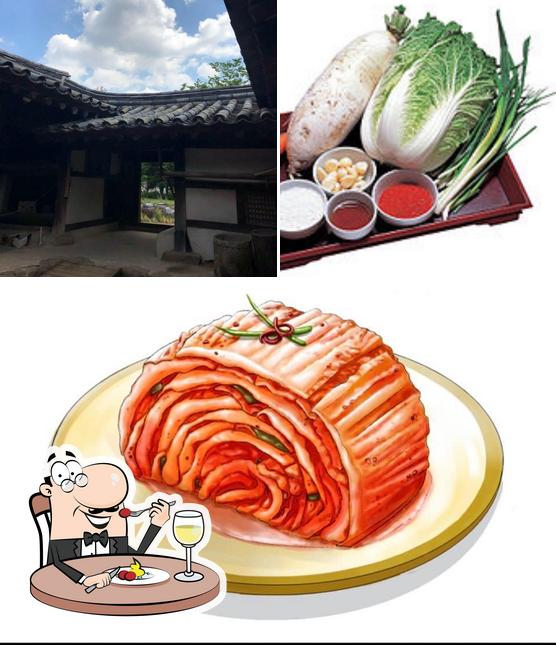 Tra le diverse cose da Fait maison cuisine coréenne /Home made korean food si possono trovare la cibo e esterno