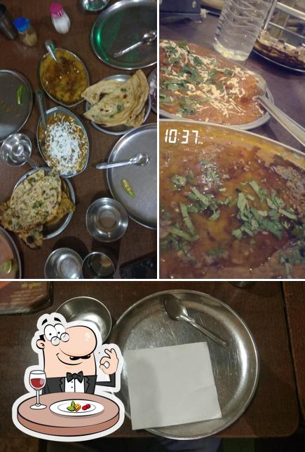 Food at शुभ आनंद ही आनंद भोजनालय राजा मंडी स्टेशन रोड दिल्ली गेट आगरा