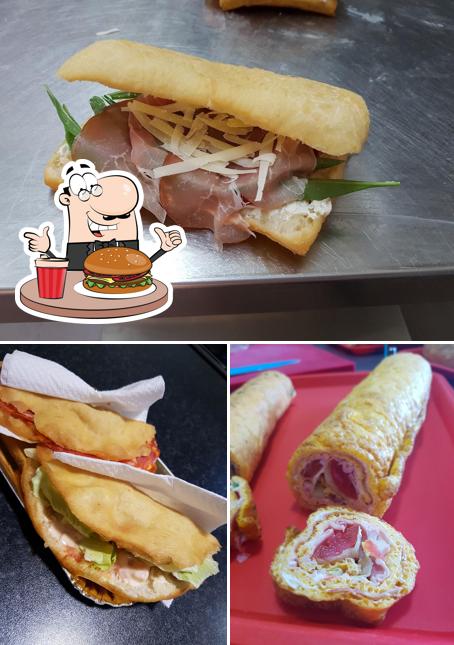 Gli hamburger di Angolo Della Focaccia. Focacceria panzerotteria potranno incontrare i gusti di molti