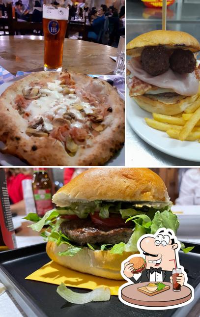 Ordina un hamburger a Fantasy Pub - Pizzeria e sala Feste