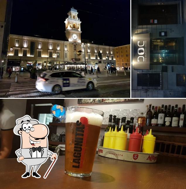 La foto di esterno e birra da DOC The Burger House