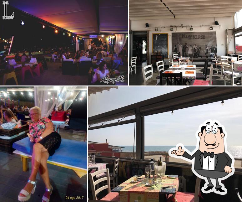 Dai un'occhiata agli interni di Klepsydra beach