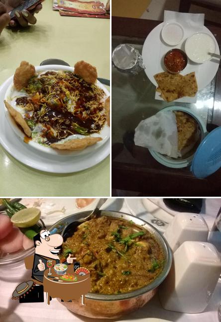 Chicken curry at Hotel Heeralal opposite railway station