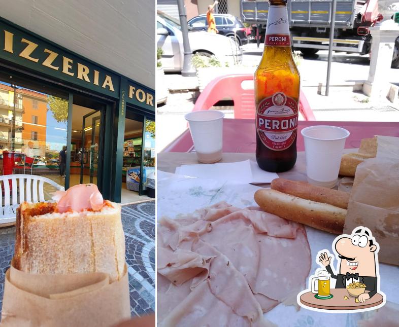 Puoi ordinare un rinfrescante bicchiere di birra chiara o scura