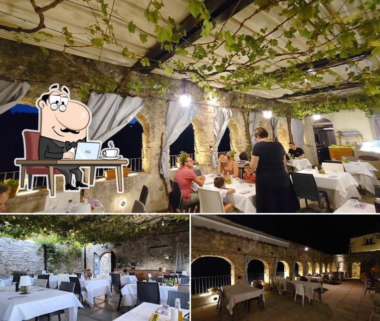 Siediti a un tavolo di L'Orto Del Conte