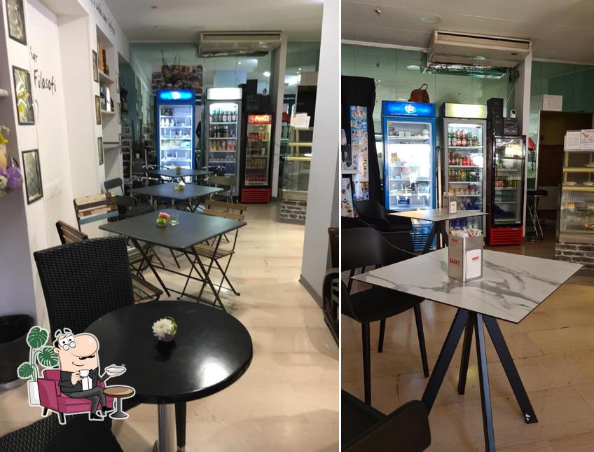 Siediti a un tavolo di Bar Filosofi