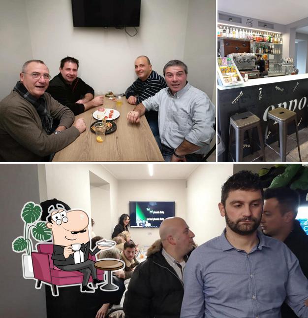 Gli interni di OPPOLL BAR