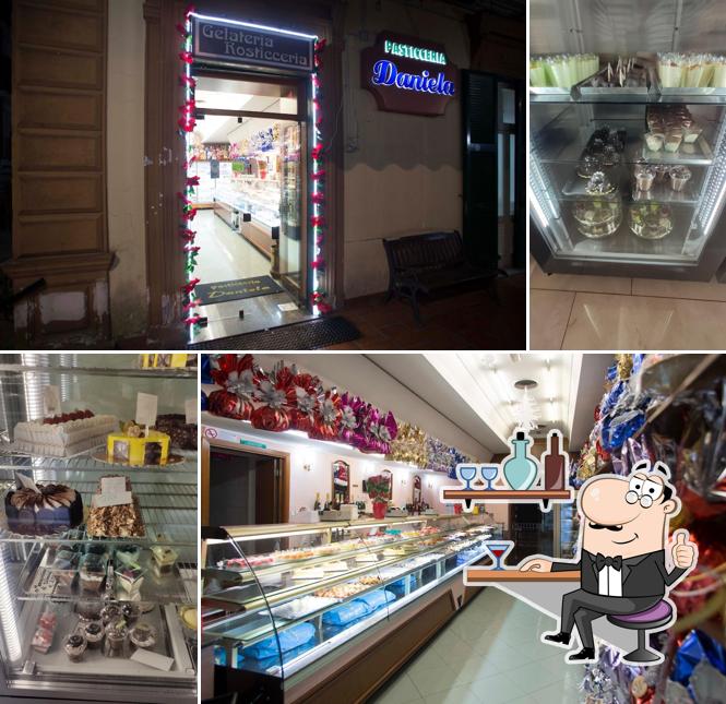 Dai un'occhiata agli interni di pasticceria Daniela