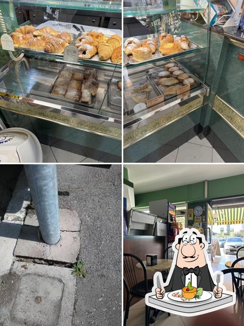 Questa è la foto che mostra la cibo e esterno di Bar Hale Bopp
