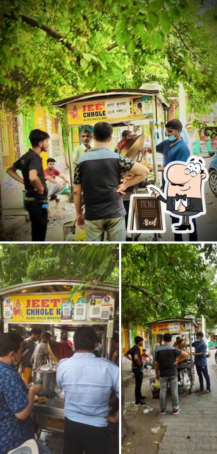 Look at the image of Jitu De Special Chole Bhature