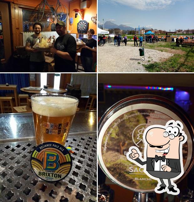 Questa è la foto che raffigura la interni e bevanda di Rent Bike Bar Lamon