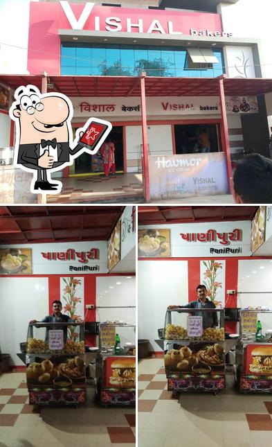 Look at this pic of Vishal Bakers