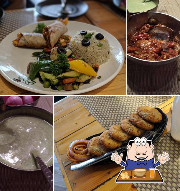 Meals at Maini's Green Leaf