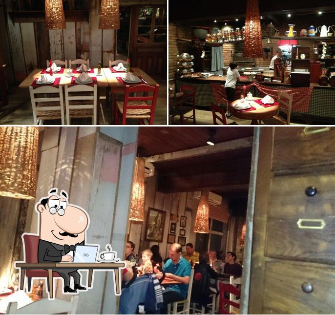 Sente em uma das mesas no Forneria di Como