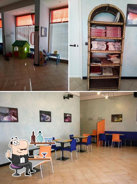 Dai un'occhiata agli interni di Pizza & Burger alle Lame