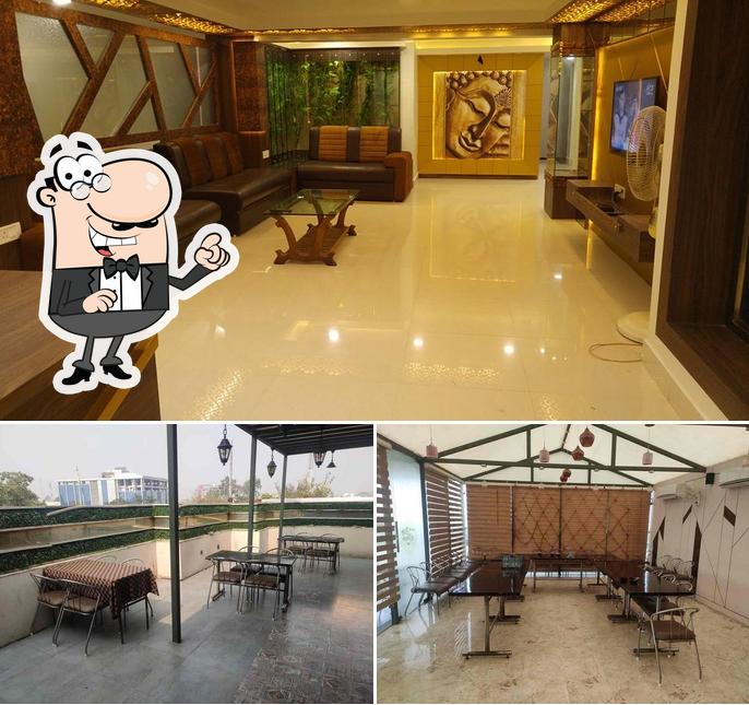 The interior of Cozy Sky Lounge