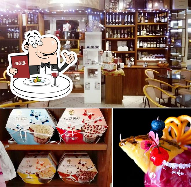 Guarda la foto che raffigura la cibo e interni di Bar Aurora