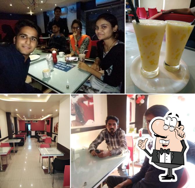 Check out how Cafe Rio Rio Cakes Best In Chandrapur looks inside