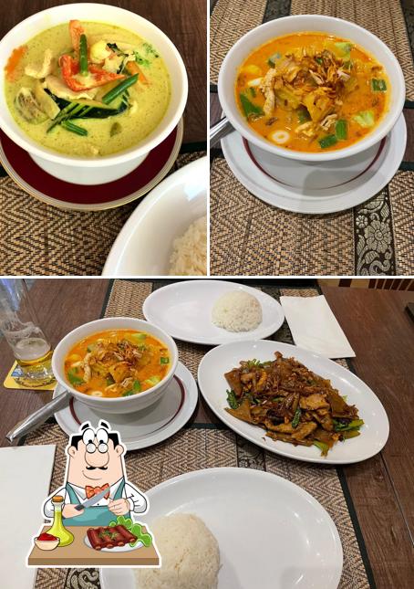 Ordina i piatti di carne a Thai Frosch