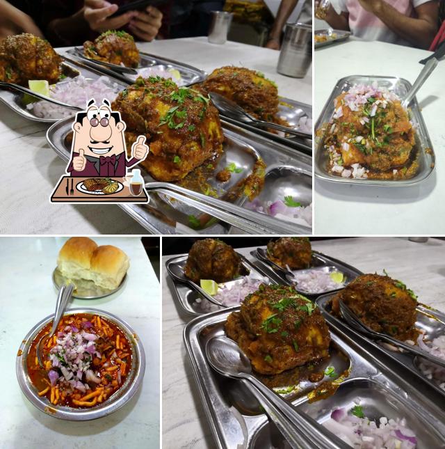 Get meat meals at Waghe's Pav Bhaji Centre