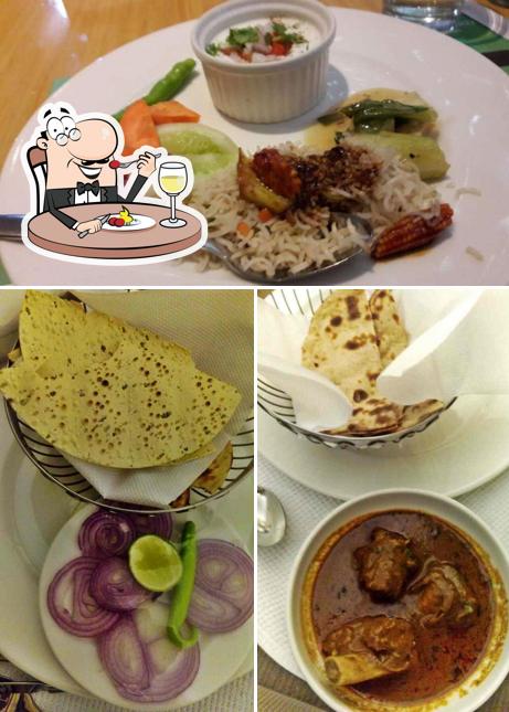 Meals at MoMo Cafe - Courtyard by Marriott
