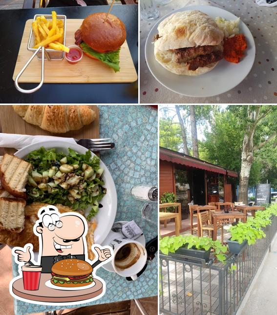 Ordina un hamburger a Galiot Bar & Restaurant Crikvenica