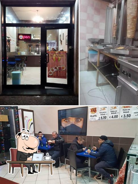 Dai un'occhiata agli interni di mr kebab