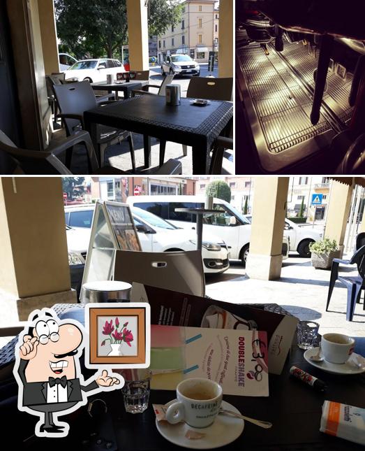 Dai un'occhiata agli interni di Oronero Café