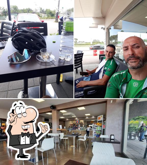 Dai un'occhiata agli interni di Quinzi Moto Caffè