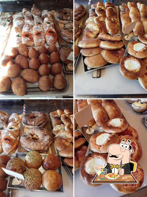 Cibo al Delizie di Sicilia - Panificio - Prodotti tipici Siciliani - Pizza al trancio Pizzeria