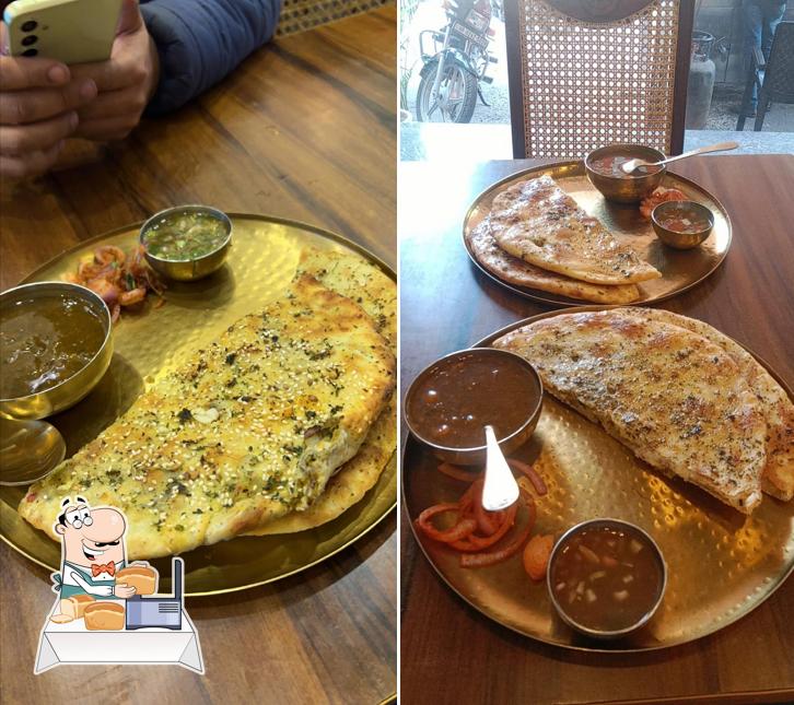 Garlic bread at Kulcha Theka Jagadhri