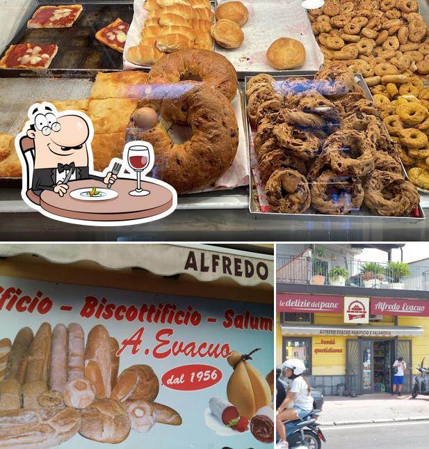 Tra le varie cose da Panificio e Salumeria Evacuo si possono trovare la cibo e esterno