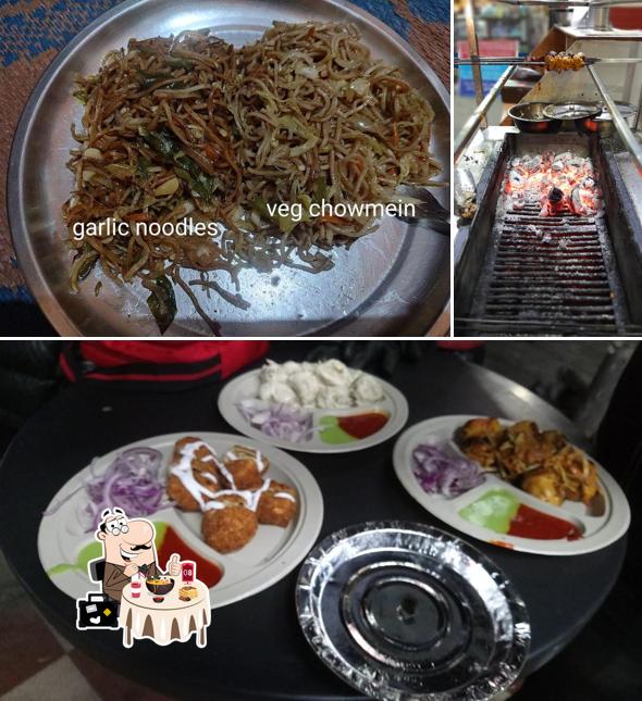 Food at Jeeja Saaley Di Angeethi