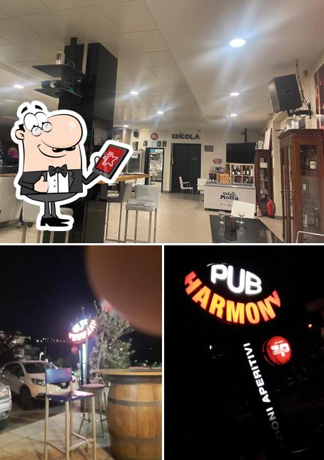 Tra le diverse cose da Harmony pub si possono trovare la esterno e interni