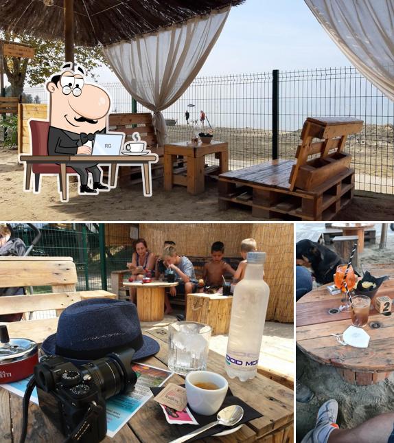 Gli interni di Tiki Beach Bar