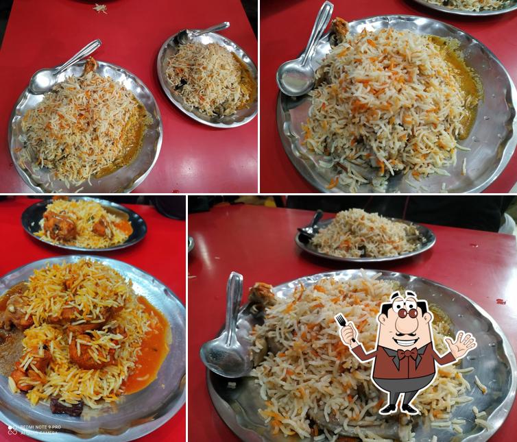 Food at Delhi ki Mashur Chicken Biriyani