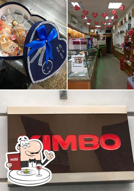 La cibo e interni del ristorante