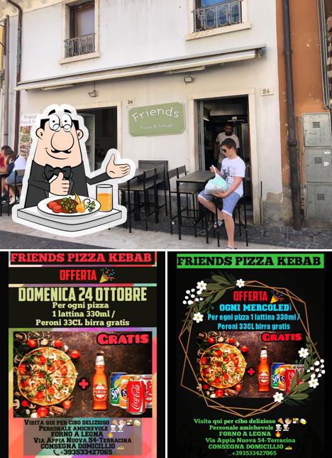 La cibo e interni del ristorante