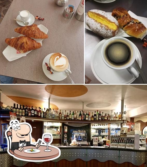 Guarda la immagine che mostra la cibo e vino di Atmosfere Café