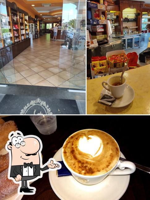 La foto di interni e bevanda da Gran Caffè Cocco