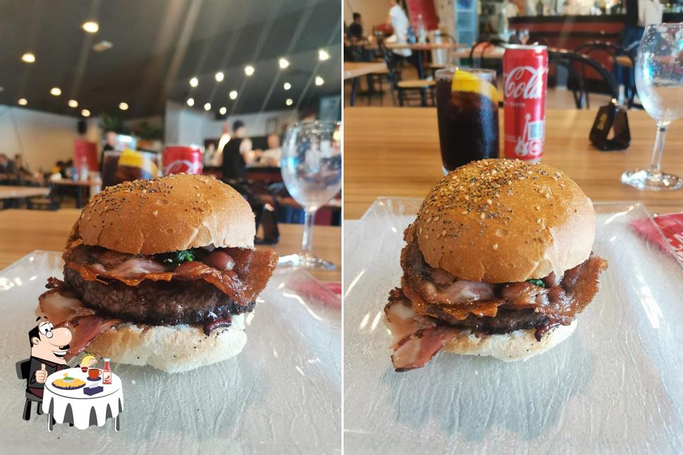 Prova un hamburger a Ristorante Bar Il Cavallino