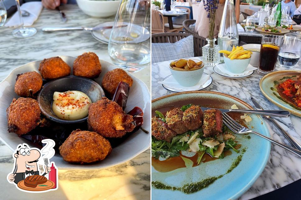 Ordina i piatti di carne a Alex Restaurant