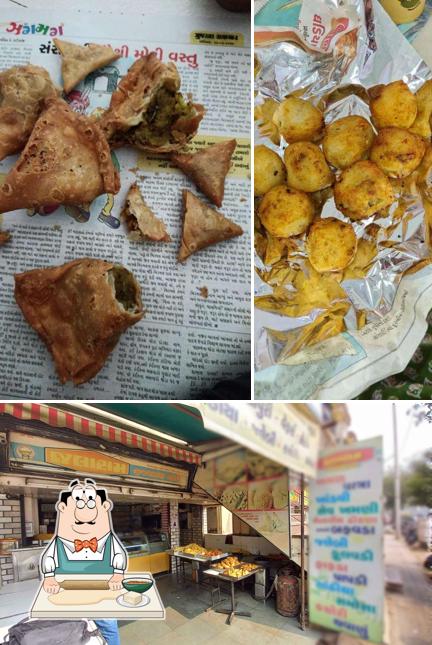 Samosa at Jalaram Farsan House