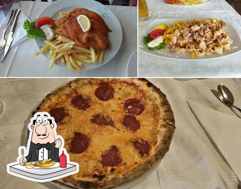 Ordina un piatto di chips con vari tipi di salsine