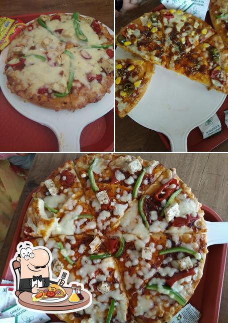 Get pizza at Food Mohalla